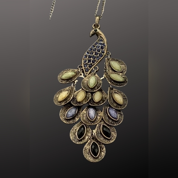 Elegant Silver and Purple Peacock Pendant Necklace - Picture 2 of 7